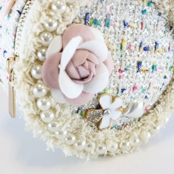 'Miss Pearl' White Purse - Picture 2 of 4